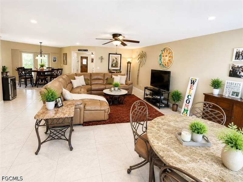 3 bedroom SingleFamilyResidence at 922 SE 1st Pl, Cape Coral, Cape Coral — photo 3