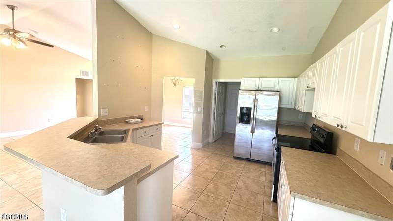 3 bedroom SingleFamilyResidence at 2804 11th St SW, Lehigh Acres, Lehigh Acres — photo 4