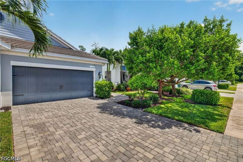2 bedroom Attached at 2183 Marquesa Cir, Marquesa Isles Of Naples, Naples — photo 4