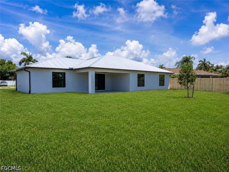 4 bedroom SingleFamilyResidence at 4531 San Antonio Ln, El Dorado Acres, Bonita Springs — photo 3