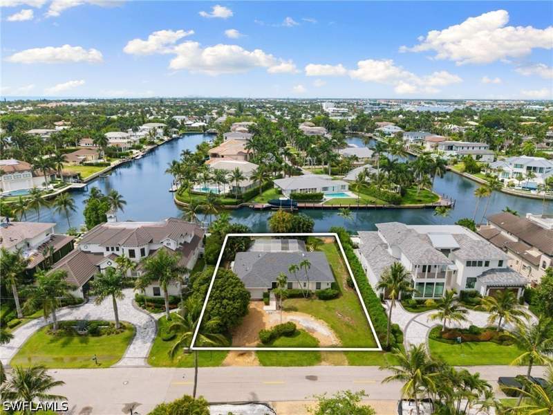 3 bedroom SingleFamilyResidence at 605 21st Ave S, Aqualane Shores, Naples — photo 2