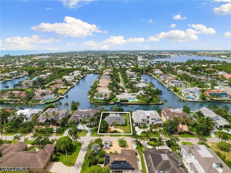 3 bedroom SingleFamilyResidence at 605 21st Ave S, Aqualane Shores, Naples — photo 4