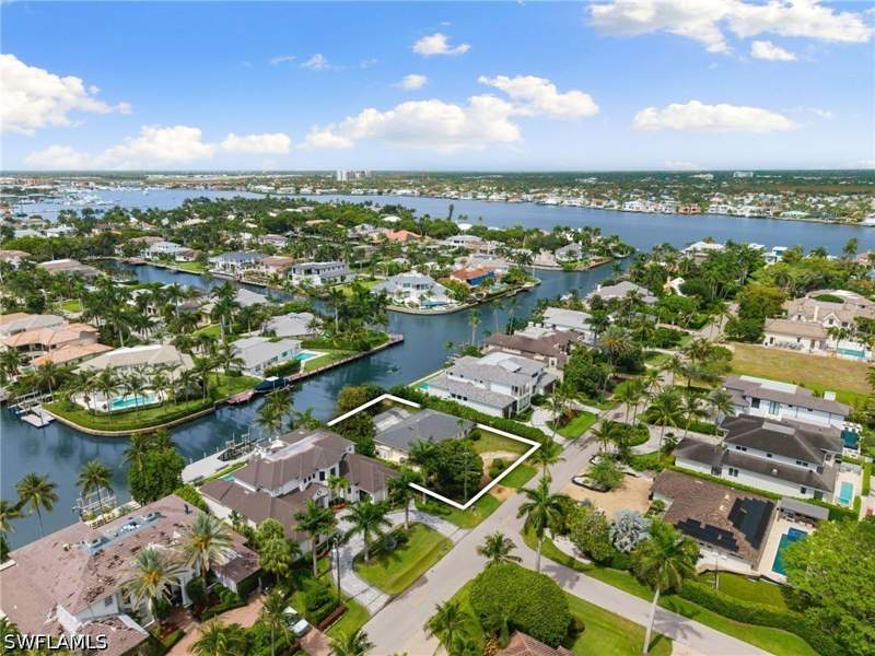 3 bedroom SingleFamilyResidence at 605 21st Ave S, Aqualane Shores, Naples — photo 5