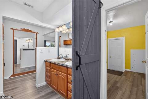 425 Muskegon Ave, Fort Myers FL - photo 8 of 22