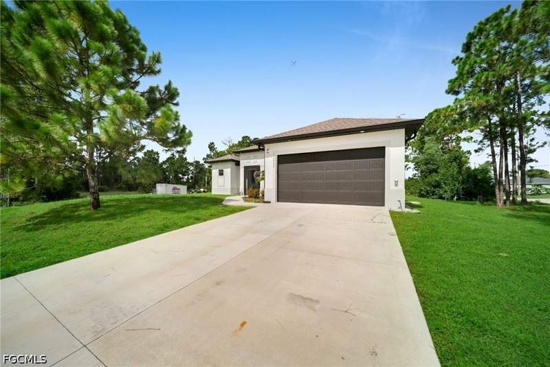 3 bedroom SingleFamilyResidence at 2902 Villa Ave S, Lehigh Acres, Lehigh Acres — photo 2