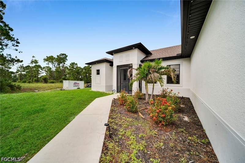 3 bedroom SingleFamilyResidence at 2902 Villa Ave S, Lehigh Acres, Lehigh Acres — photo 4