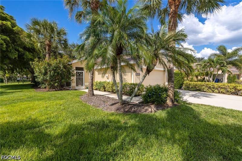 2 bedroom Attached at 12549 Stone Valley Loop, Stoneybrook, Fort Myers — photo 2