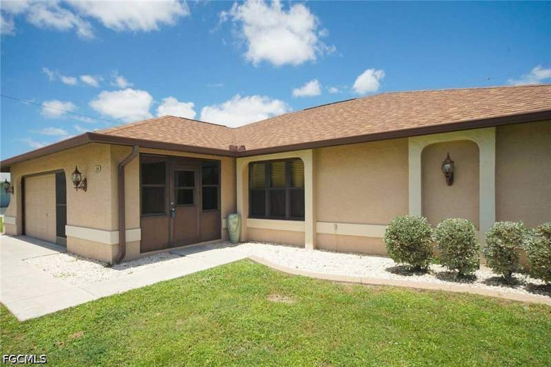 3 bedroom SingleFamilyResidence at 1301 SE 26th Ter, Cape Coral, Cape Coral — photo 2