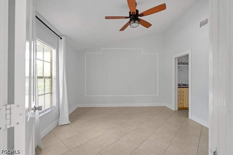 3 bedroom SingleFamilyResidence at 580 16th St SE, Golden Gate Estates, Naples — photo 4