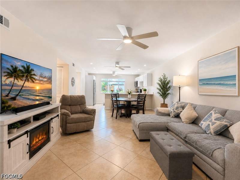 1 bedroom Attached at 5736 Bass Cir, Hidden Harbour One Condo, Fort Myers — photo 2