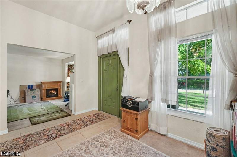 3 bedroom SingleFamilyResidence at 524 SW 23rd Ter, Cape Coral, Cape Coral — photo 3