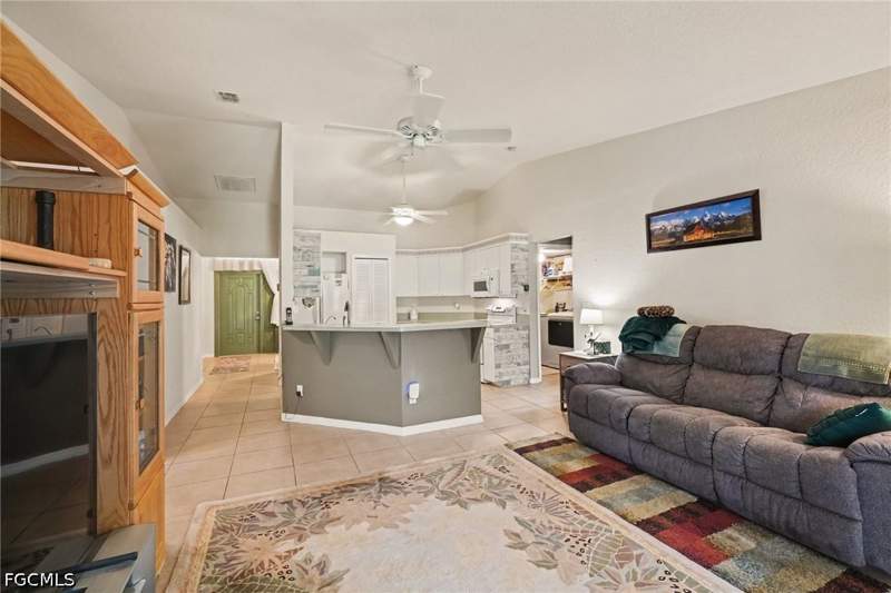 3 bedroom SingleFamilyResidence at 524 SW 23rd Ter, Cape Coral, Cape Coral — photo 5