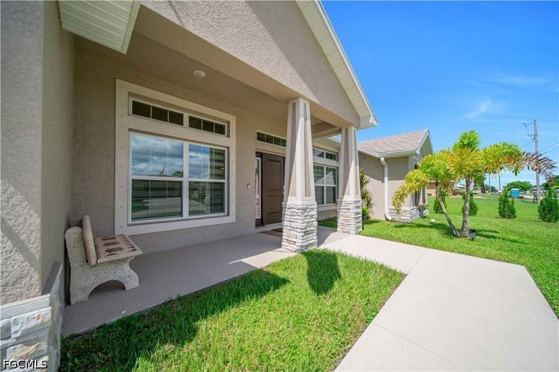 4 bedroom SingleFamilyResidence at 125 SE 11th Ter, Cape Coral, Cape Coral — photo 2