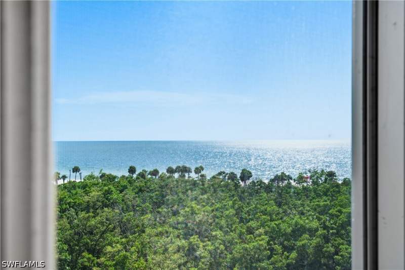 2 bedroom Condominium at 5 Bluebill Ave 702 + 802, Vanderbilt Towers, Naples — photo 4
