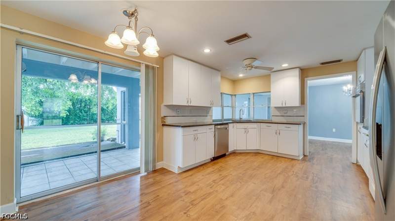 3 bedroom SingleFamilyResidence at 909 SE 27th St, Cape Coral, Cape Coral — photo 5