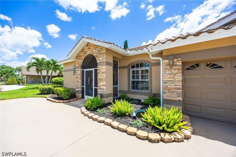 4 bedroom SingleFamilyResidence at 195 Palmetto Dunes Cir, Palmetto Dunes, Naples — photo 2