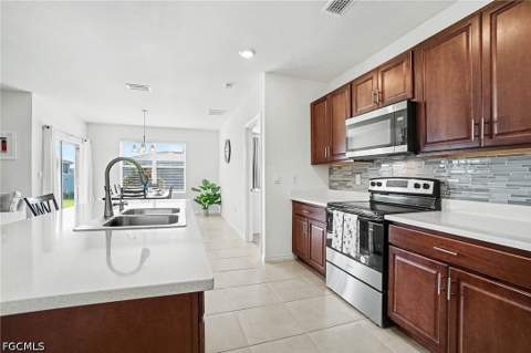 1813 NW 24th Pl, Cape Coral FL - photo 17 of 38