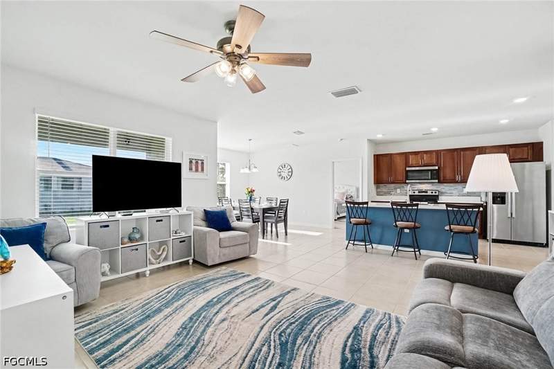 3 bedroom SingleFamilyResidence at 1813 NW 24th Pl, Cape Coral, Cape Coral — photo 3