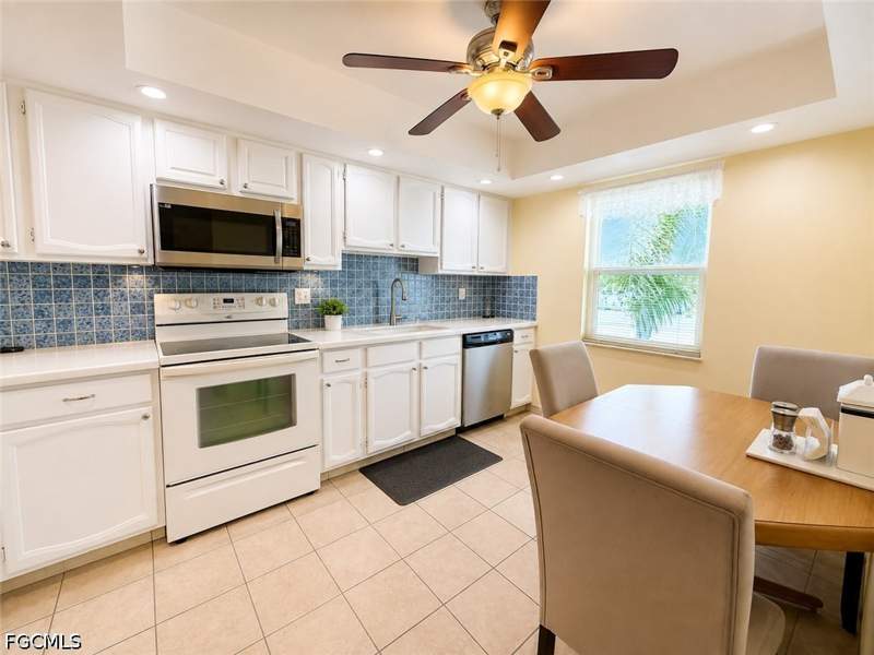 2 bedroom Condominium at 1615 SE 46th Ln 202, Casa Bonita, Cape Coral — photo 2