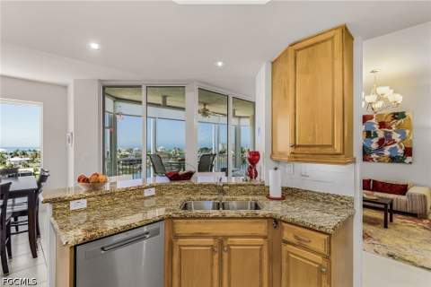 4192 Bay Beach Ln 872, Fort Myers Beach FL - photo 15 of 50