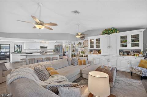 916 SE 21st Ln, Cape Coral FL - photo 20 of 40