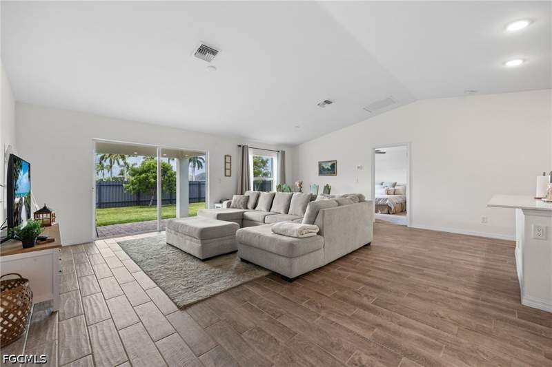 3 bedroom SingleFamilyResidence at 2007 NW 17th Ter, Cape Coral, Cape Coral — photo 4
