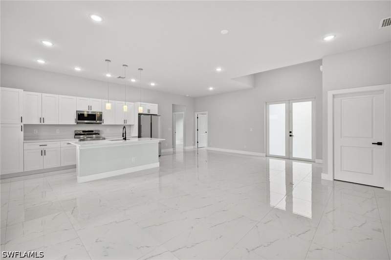 4 bedroom SingleFamilyResidence at 525 Genesee Ave S, Lehigh Acres, Lehigh Acres — photo 4