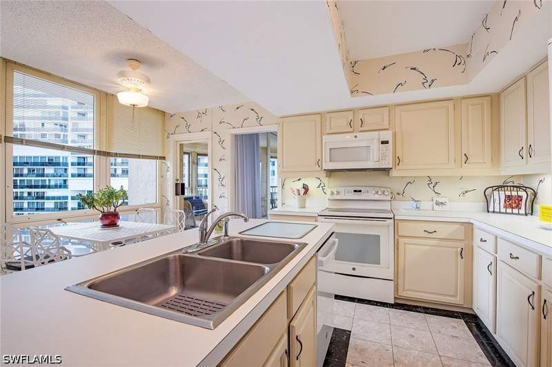 2 bedroom Condominium at 4051 Gulf Shore Blvd N 706, La Mer, Naples — photo 5