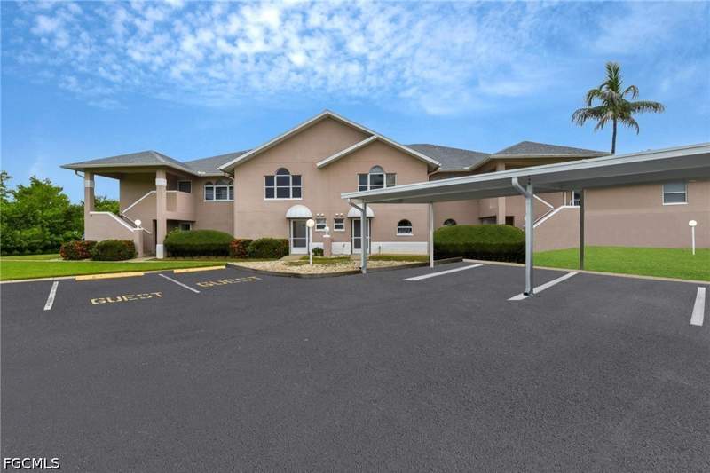 2 bedroom Townhouse at 28 Cosmopolitan Dr 16, Sunset Lake Condo, Lehigh Acres — photo 2