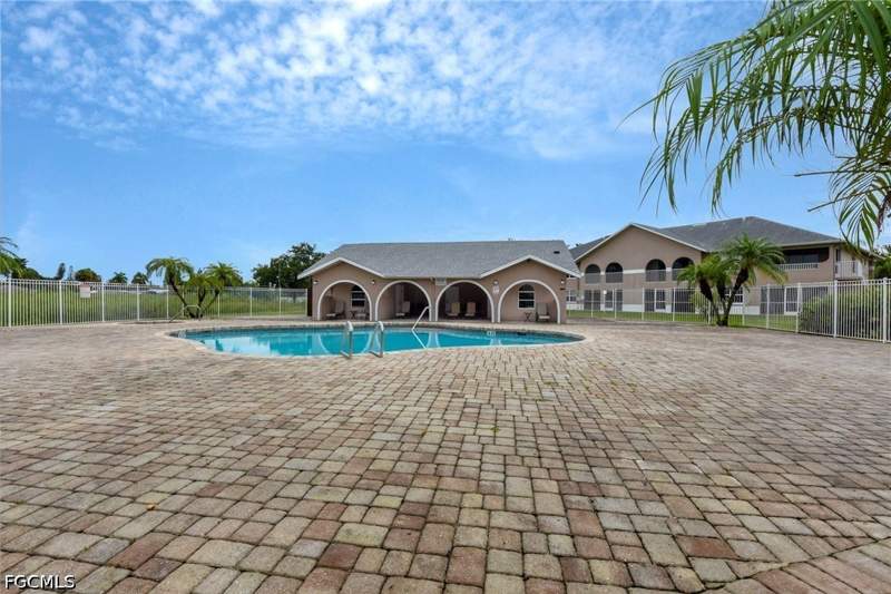 2 bedroom Townhouse at 28 Cosmopolitan Dr 16, Sunset Lake Condo, Lehigh Acres — photo 3