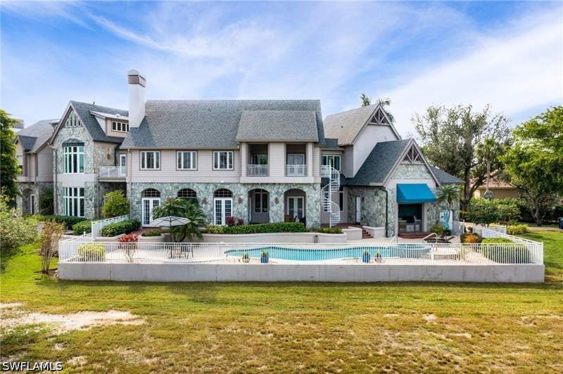 5 bedroom SingleFamilyResidence at 13960 Blenheim Trail Rd, St. Charles Harbour, Fort Myers — photo 4