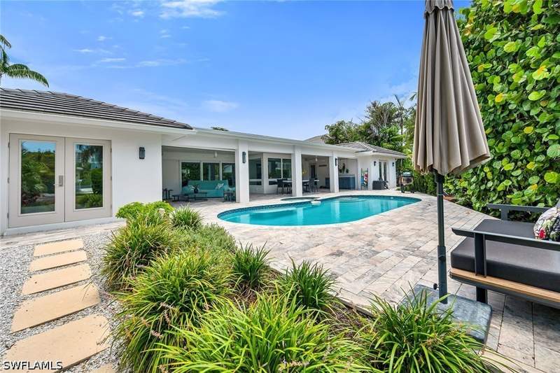 4 bedroom SingleFamilyResidence at 5215 Seashell Ave, Seagate, Naples — photo 2