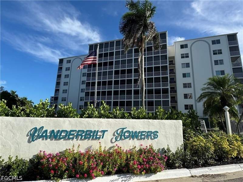 1 bedroom Condominium at 1 Bluebill Ave 302, Vanderbilt Towers, Naples — photo 5