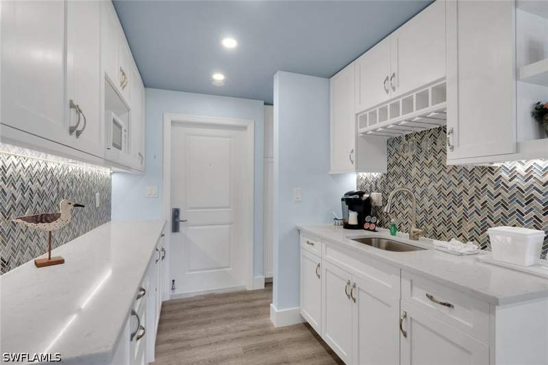 bedroom Condominium at 900 Broad Ave S 139, Cove Inn, Naples — photo 3