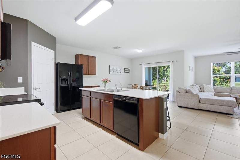 4 bedroom SingleFamilyResidence at 8313 Trillium Rd, San Carlos Park, Fort Myers — photo 5