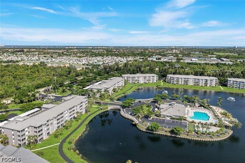 2 bedroom Condominium at 16575 Lake Circle Dr 1148, Heritage Pointe, Fort Myers — photo 3