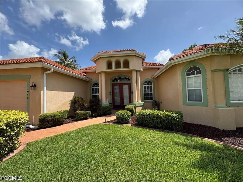 3 bedroom SingleFamilyResidence at 11978 King James Ct, Cape Royal, Cape Coral — photo 2