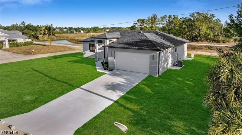 3 bedroom SingleFamilyResidence at 2106 W 18th St, Lehigh Acres, Lehigh Acres — photo 2