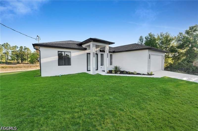 3 bedroom SingleFamilyResidence at 2106 W 18th St, Lehigh Acres, Lehigh Acres — photo 3
