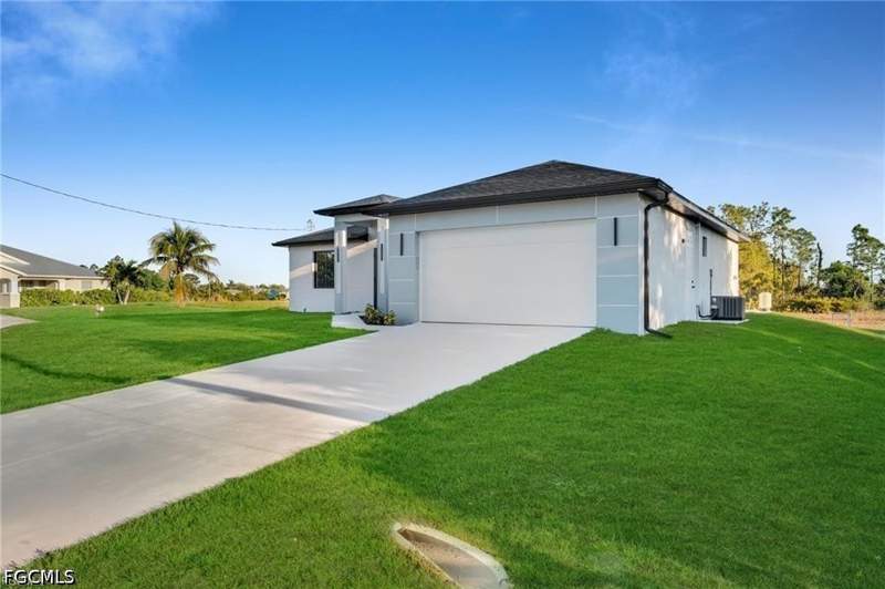 3 bedroom SingleFamilyResidence at 2106 W 18th St, Lehigh Acres, Lehigh Acres — photo 4