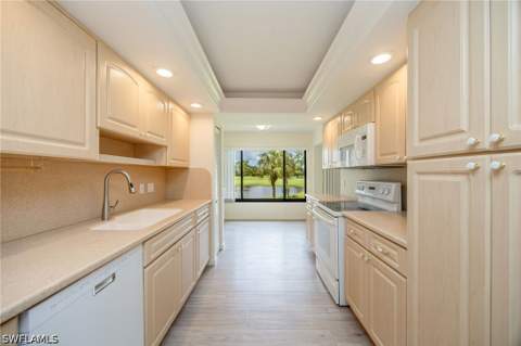 425 Wildwood Ln, Naples FL - photo 7 of 36