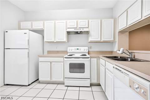 8073 Pacific Beach Dr, Fort Myers FL - photo 14 of 38