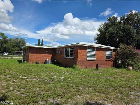 615 New Market Rd W, Immokalee FL - photo 10 of 24
