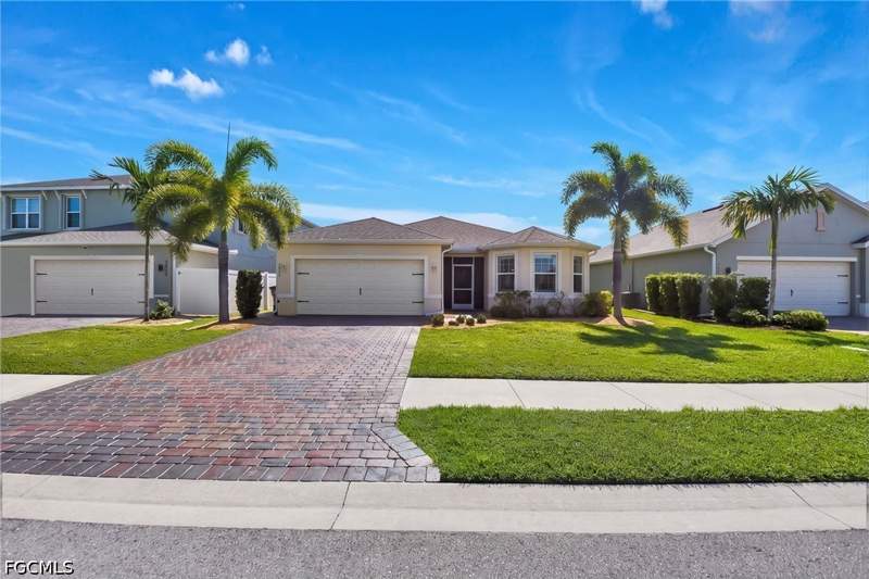 3 bedroom SingleFamilyResidence at 3407 Cancun Ct, Entrada, Cape Coral — photo 2