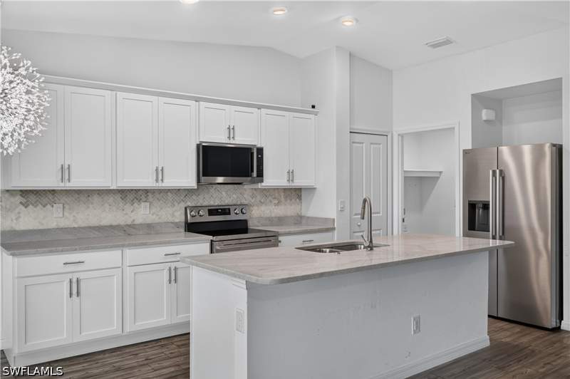 4 bedroom SingleFamilyResidence at 204 NW 28th Ter, Cape Coral, Cape Coral — photo 2