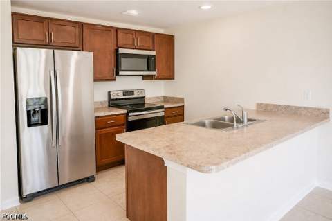 1108 NE 36th Ln, Cape Coral FL - photo 7 of 22