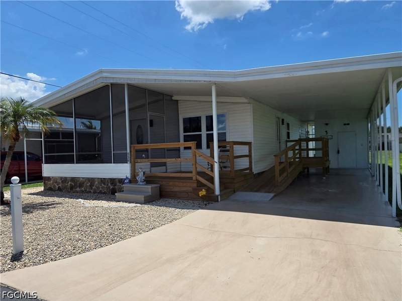 2 bedroom ManufacturedHome at 556 Freedom St, Lazy Days Mobile Village, North Fort Myers — photo 3