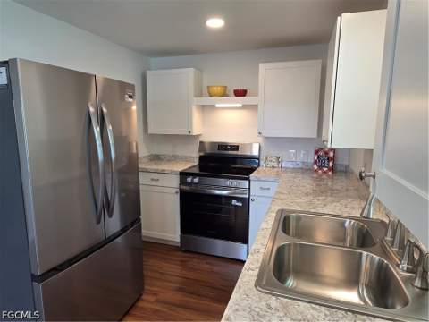 556 Freedom St, North Fort Myers FL - photo 6 of 42
