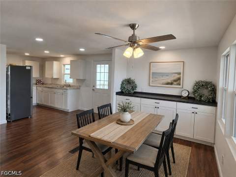 556 Freedom St, North Fort Myers FL - photo 7 of 42