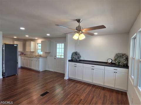 556 Freedom St, North Fort Myers FL - photo 8 of 42
